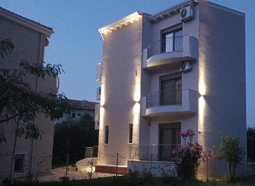 Yenion Apartment | Kipos Suites Nidri Lefkada