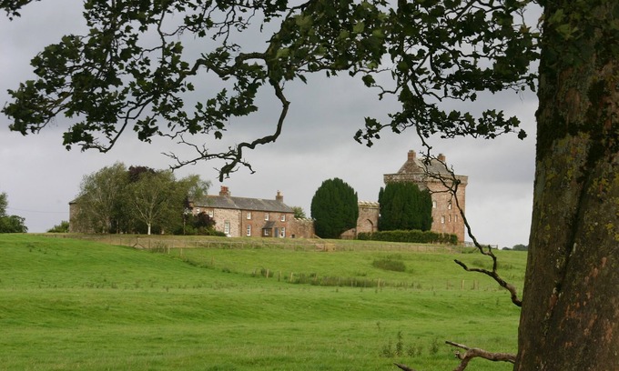 Carlisle House | Kirkandrews House. Sleeps 13 in 7 Bedrooms, 5 Bathrooms. Pets allowed