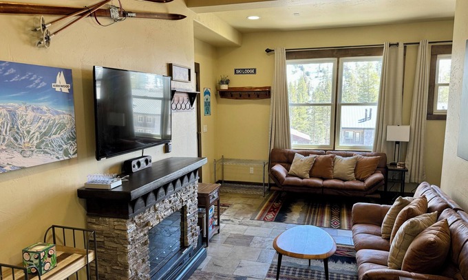 Kirkwood Cottage | Kirkwood Mountainside Cottage with Deck, Walk to Lifts!