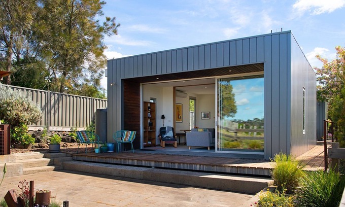 Clunes House | Kirkwood - Pet Friendly - Mid Century - Walking distance to Clunes!
