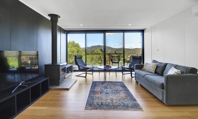 Goughs Bay House | Kirribilli: 2 BR, 1.5 BA House in Goughs Bay, Sleeps 4