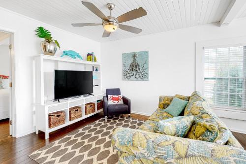 Laguna Beach House | Kissing Palms