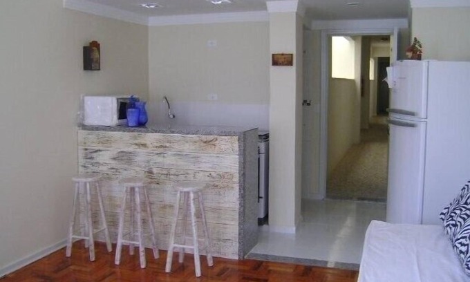 Pitangueiras Apartment | Kitchenette 70 meters from the beach Pitangueiras