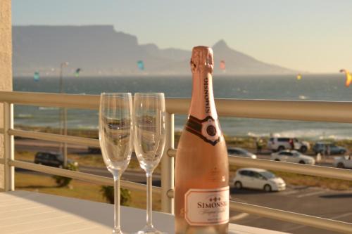 Bloubergstrand Apartment | KiteView - Spacious 2 Bedroom with iconic views