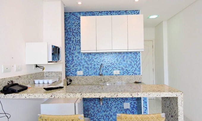 Pitangueiras Apartment | Kitnet with air conditioning in Guaruja