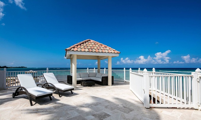 North Side House | KiToCay: Modern Beach House w/Over-the-Water Sun Deck & Private Beach Lot