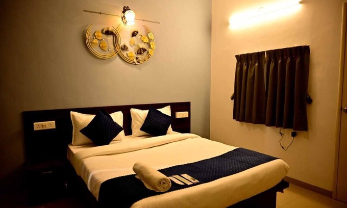 Aundh Hotel | Kivi's Stay Baner