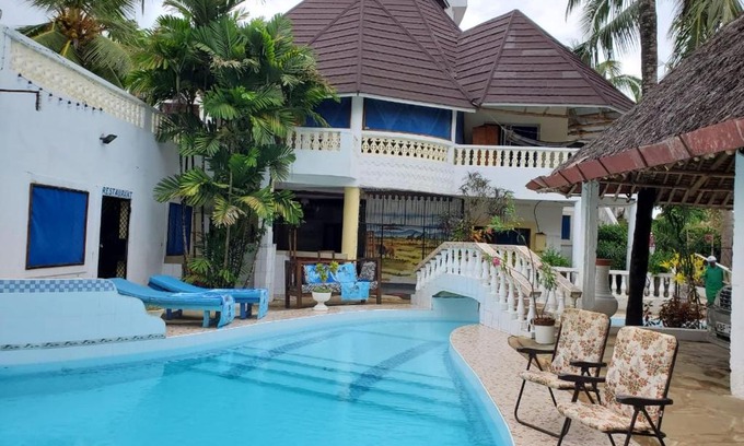 Galu Beach Bed & Breakfast | KIVULI VILLAS