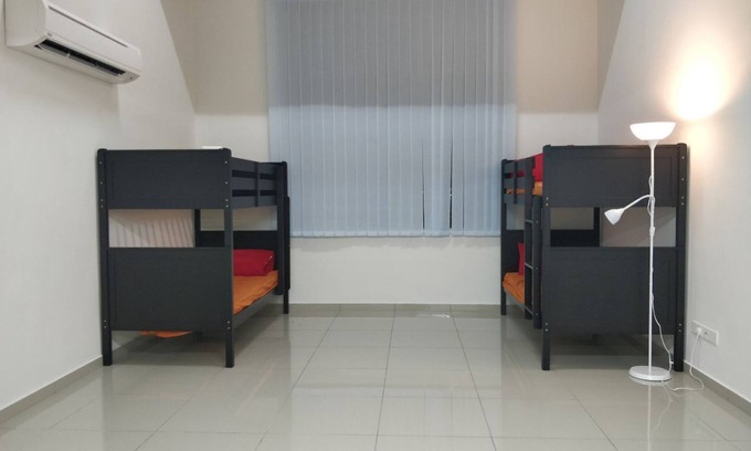 Petaling Jaya Apartment | KJ Group Space (Air Conditioned, Connects to Airport, Fast WiFi, Near Amenities)