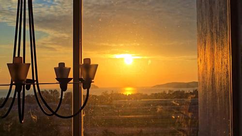 Kota Kinabalu House | KK Sunset Villa- Full Sunset Balcony, Mosquito Free, 4K TVs, 5G WIFI and more!