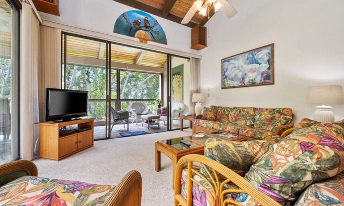 Kahaluu Bay Condo | KKSR8304: TOP FLOOR, CORNER W/EXTENDED LANAI SPACE, SCREENED IN LANAI!