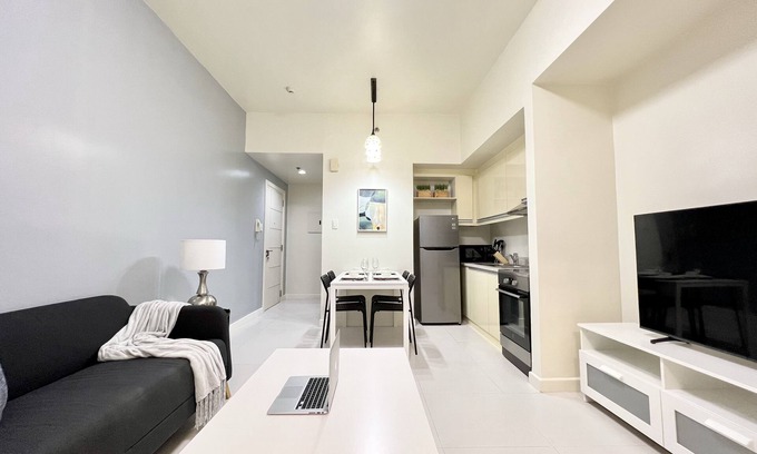 Legazpi Village Condo | KL Tower - Nicely Furnished 1BR near Greenbelt Mall Makati City
