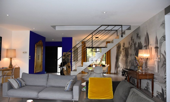 Merignac Villa | Klein House - 8 travellers with swimming pool and lush garden - Ideal for families!