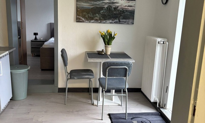 Butjadingen Apartment | Kleine Ferienwohnung Direkt am Deich und Hafen von Eckwarden mit Gartennutzung