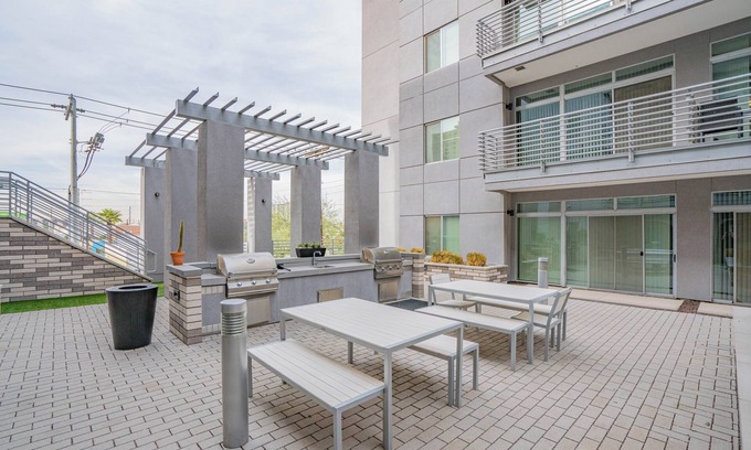 Evans Churchill Apartment | KLVG -Linear