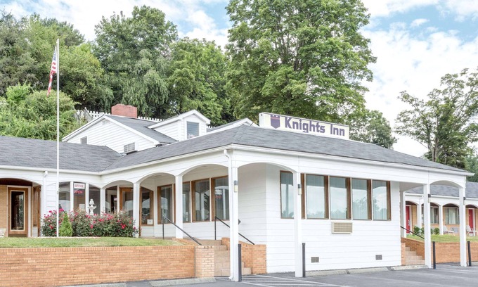 Galax Hotel | Knights Inn Galax
