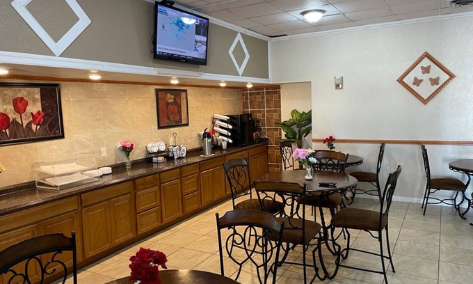 Emporia Hotel | Knights Inn & Suites Emporia