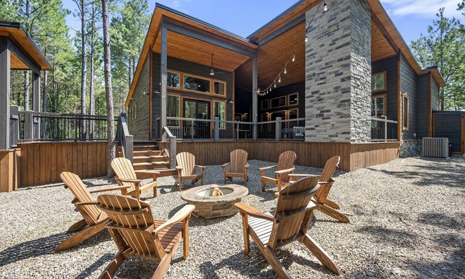 Pickens Cabin | Knock on Wood- Luxury Cabin w/ALL the Entertainment! Sleeps 14