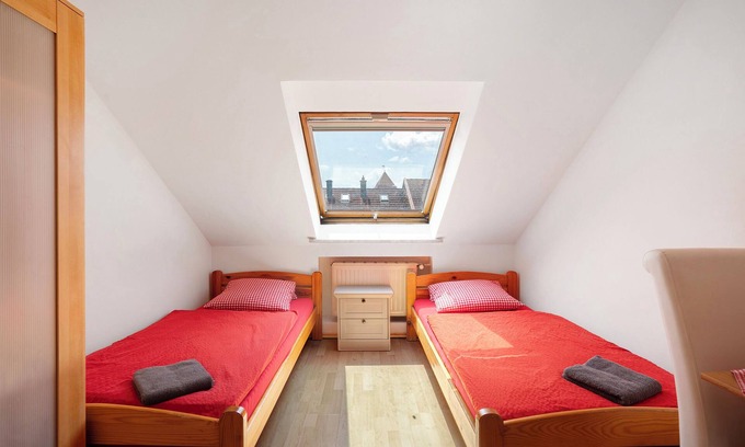 Munchen District Apartment | Knödelhof ‘Room B’ with shared terrace and WLAN