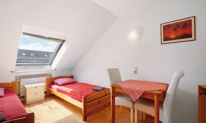 Munchen District Apartment | Knödelhof ‘Room C’, 2-bed room with shared terrace and WLAN