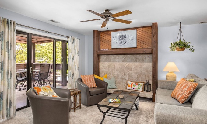 Osage Beach Condo | Knolls 0812 - Spacious Waterfront Condo, Great for Large Groups!