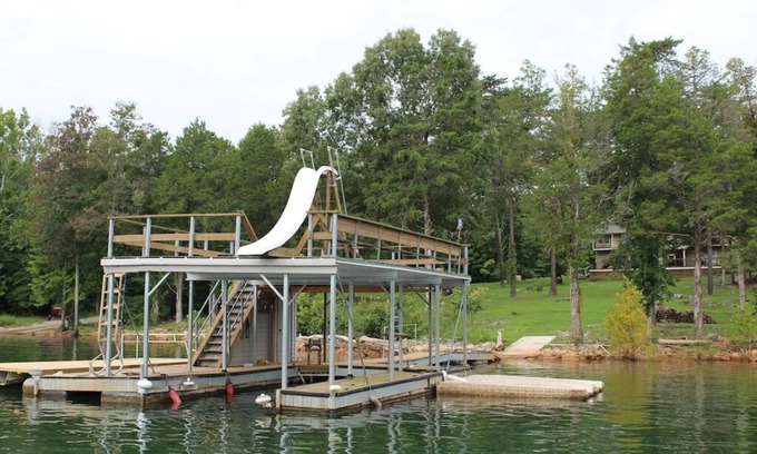 La Follette House | Knot 4 Reel' gentle slope, private hot tub, double deck dock, slide. 5 bathroom