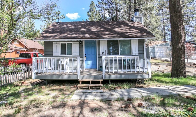 Big Bear Lake House | Knotty Knight - Cozy 2 Bedroom Cabin, Walk to the Village and Lake