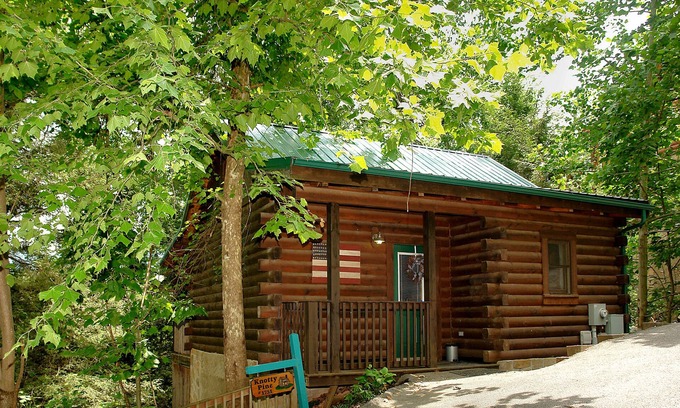Gatlinburg Cabin | Knotty Pine, A Perfect Gatlinburg Getaway!