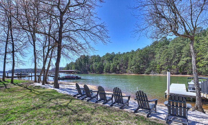 Lake Norman of Catawba House | Knotty Pines |Completely Renovated | Sleeps 20