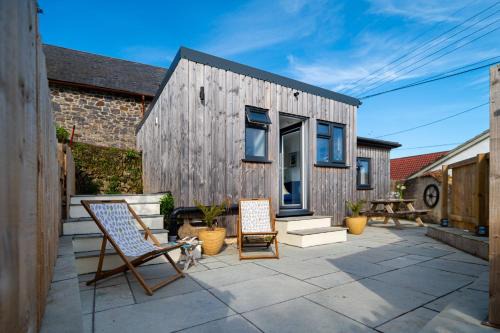 North Buckland House | Knowle Cabin