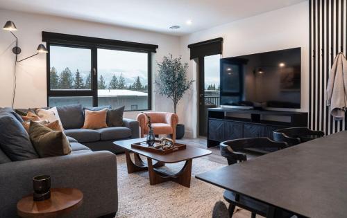 Revelstoke Apartment | Knuckle Hucks by Revelstoke Vacations