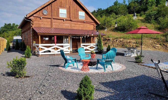 Kodak Cabin | Kodak - The perfect getaway Cabin