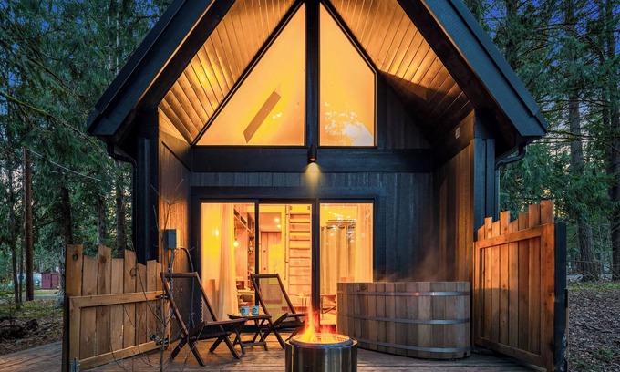 Packwood Cabin | Kodiak Cabin | Hot tub, EV, AC
