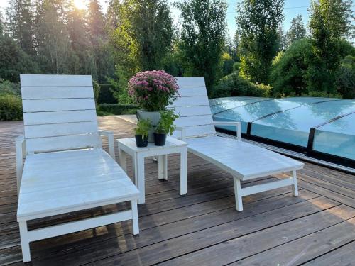 Valkeakoski House | Koe upea loma -Pool House, Metsäkansassa, Valkeakoski