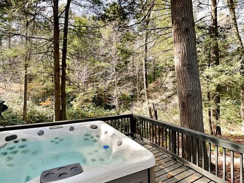 Oakland House | Koi at the Lake