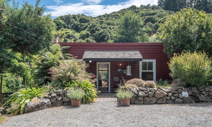 Akaroa House | Kokopu Cottage - Akaroa Holiday Home