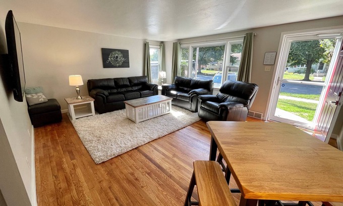 Green Bay House | Kolby Lodge - near Lambeau, Resch and Titletown District
