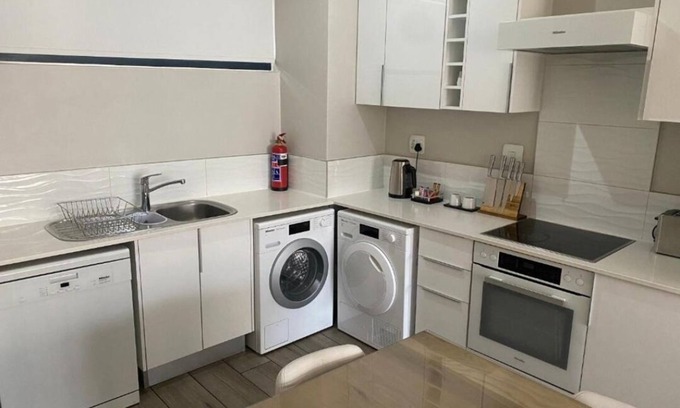 Central Kampala Apartment | Kololo Acacia Mall 3 Bedroom in a Quiet Serene Environment.