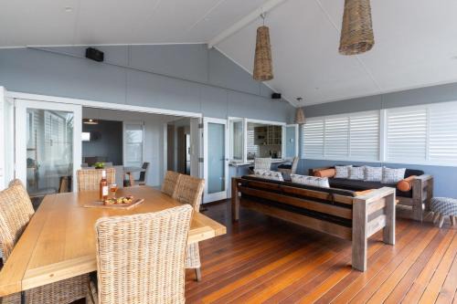 Moffat Beach House | Kombali at Moffat Beach