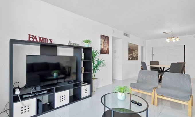 Hollywood South Central Beach Apartment | Komffy 1BED Condo w/Pool View | 3rd Floor at Tides