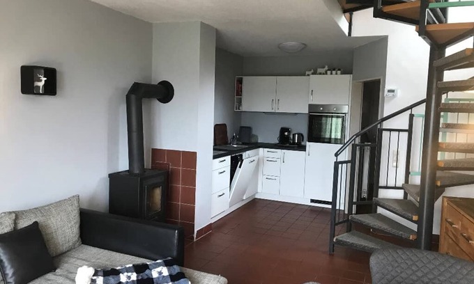 Zandt Apartment | Komplett neu ausgestatteter Ferienbungalow mit Kaminofen und Garten