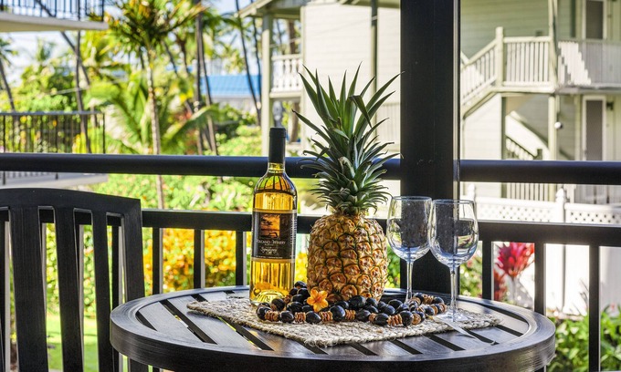 Historic Kailua Village Condo | Kona Alii#208 Beautiful 2nd Floor unit w/Elevators, INCREDIBLE LOCATION & AC!
