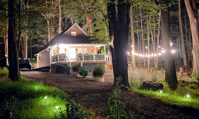 Pocono Lake Ski Chalet | Kona Cove Poconos is the perfect destination for romantic getaway.