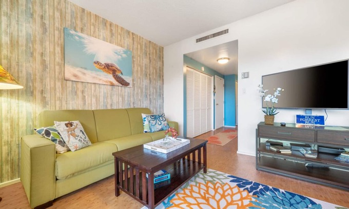Historic Kailua Village Condo | Kona Plaza#217 Amazing Location. In Heart of Kona town. Ac & Elevators!