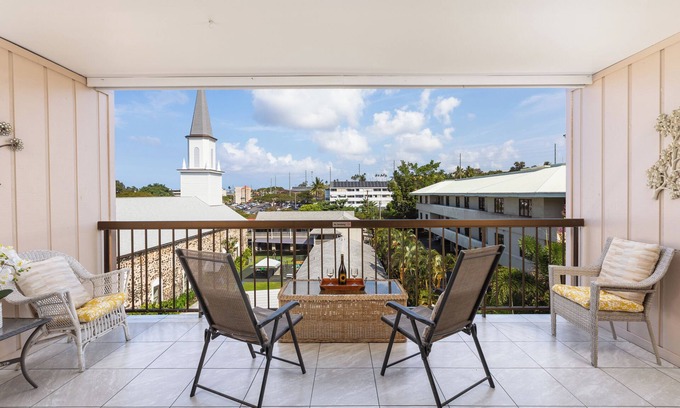 Historic Kailua Village Condo | Kona Plaza#414 Top Floor Unit in Heart Of Kona Town: AC & Elevators!