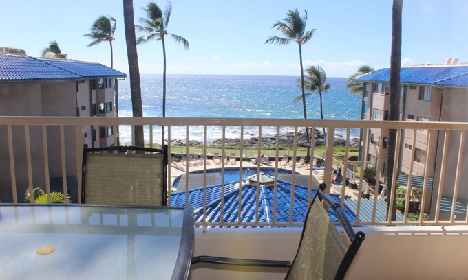 Kailua-Kona Condo | Kona Reef F13 - Nicely Renovated - Ocean View - Free WiFi, 3 minute walk to town
