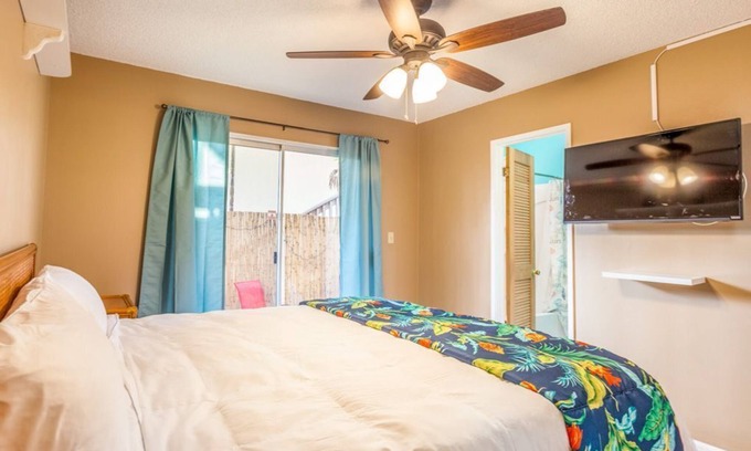 Kailua-Kona Condo | Kona Shores#130 Beautifully Remodeled Ground Floor Condo w/AC!
