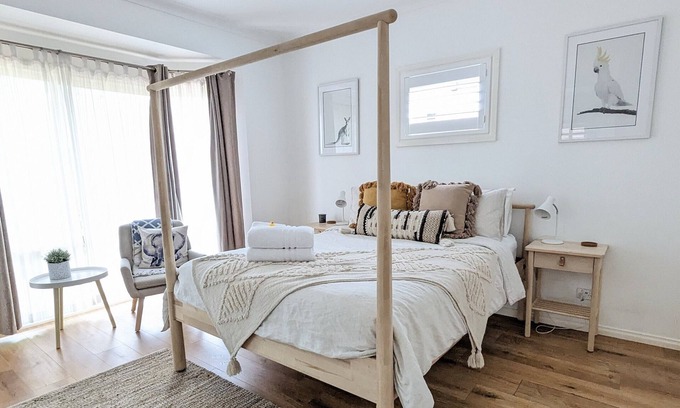 Thornleigh House | Kookaburra Place 2 BR, spacious, private, parking, Wi-Fi
