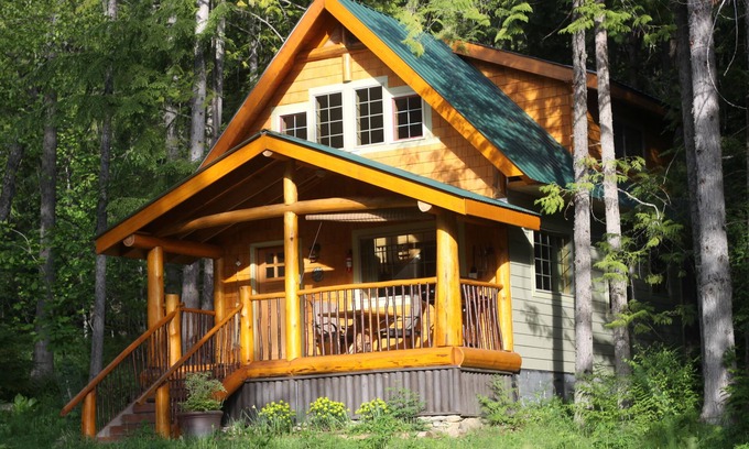 Crawford Bay Cabin | Kootenay Lake Timber Frame Cabin in Crawford Bay, close to public sandy beach.