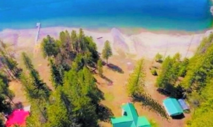 Balfour Cottage | Kootenay Lakehouse COTTAGE—680' Beach,Dock,Firepit—Near Ferry, Golf, Hot Spring!